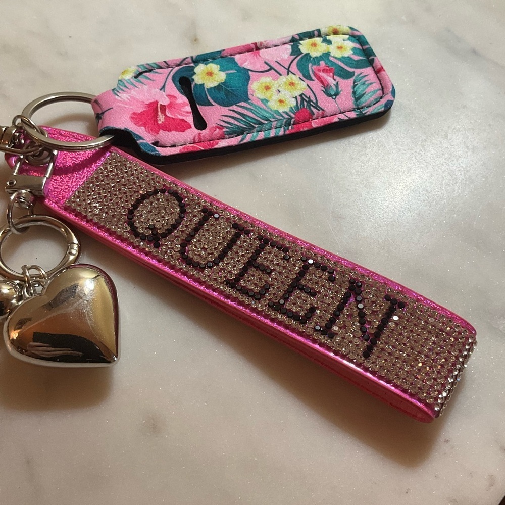 Queen Pink Detachable Purse Keychain
& Lipstick Pouch - Picture 3 of 3